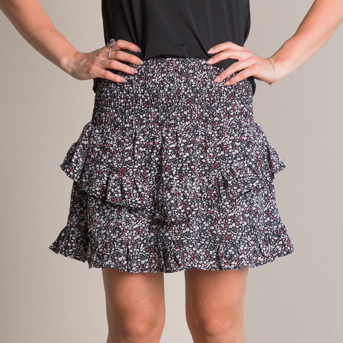 Noir Line Blush Flower Skirt
