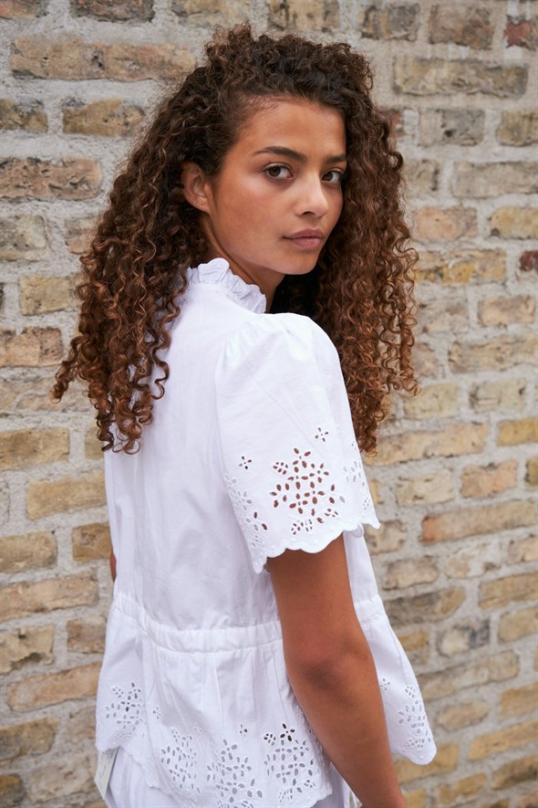 Satsi Embroidery Blouse