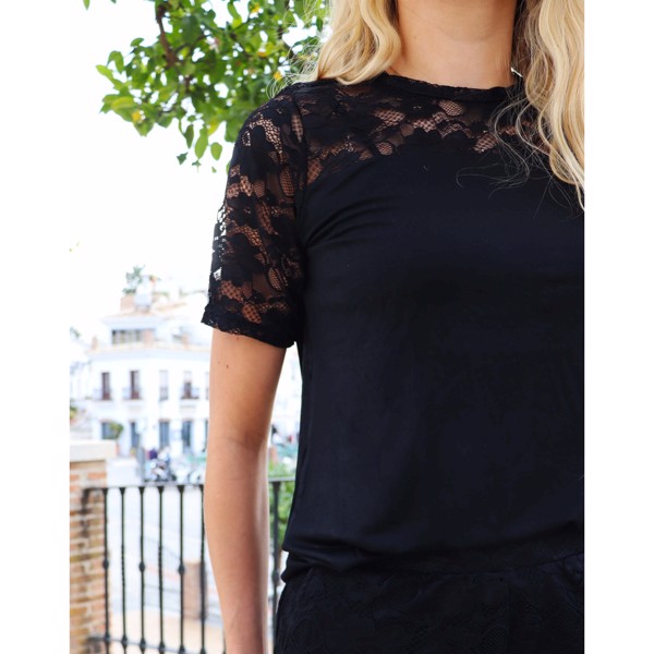 ISA SS LACE SLEEVE TSHIRT BLACK