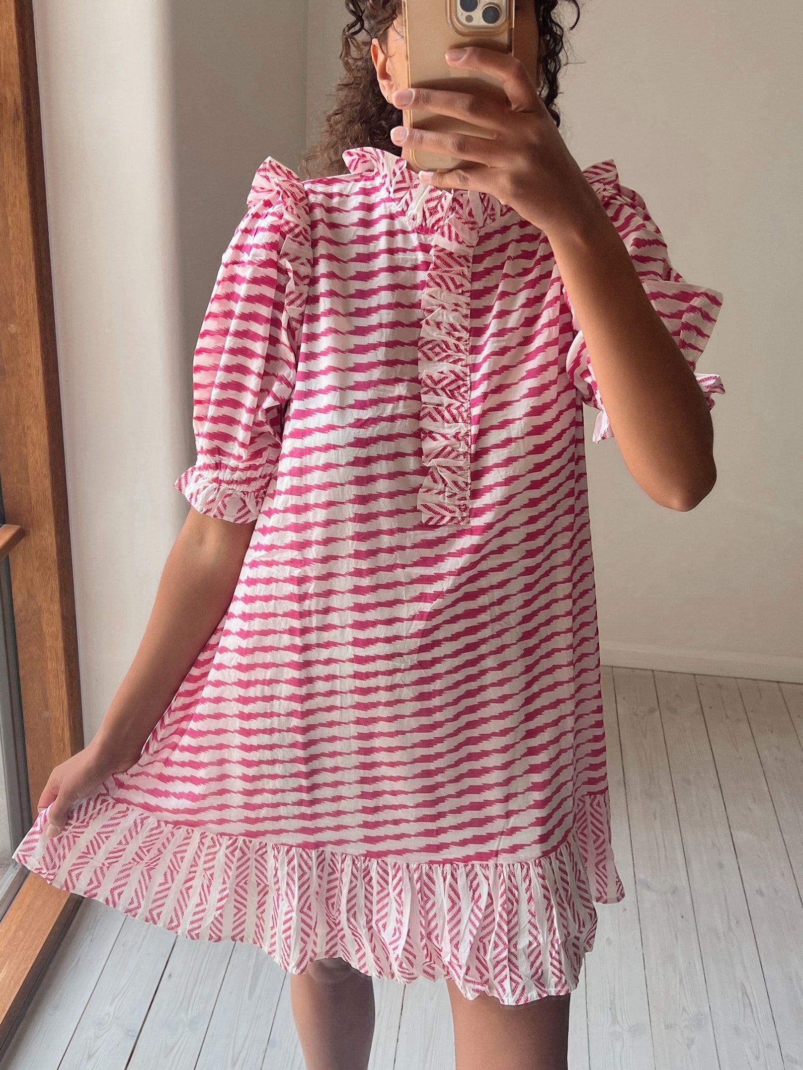 nægte scramble forbruger Neo Noir - Hani Graphic Dress Pink